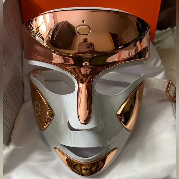 Dr. Dennis Gross DRx SpectraLite FaceWare Pro LED Mask - White and Gold - Picture 4 of 9